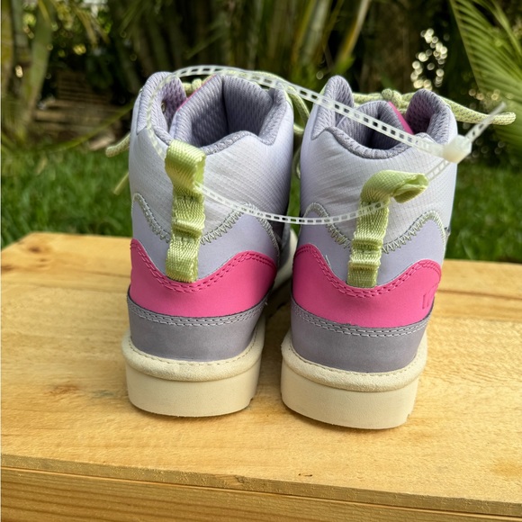 NWOB UGG®Highland High Top Heritage Hiking Boot. MSRP $120 - Picture 10 of 16